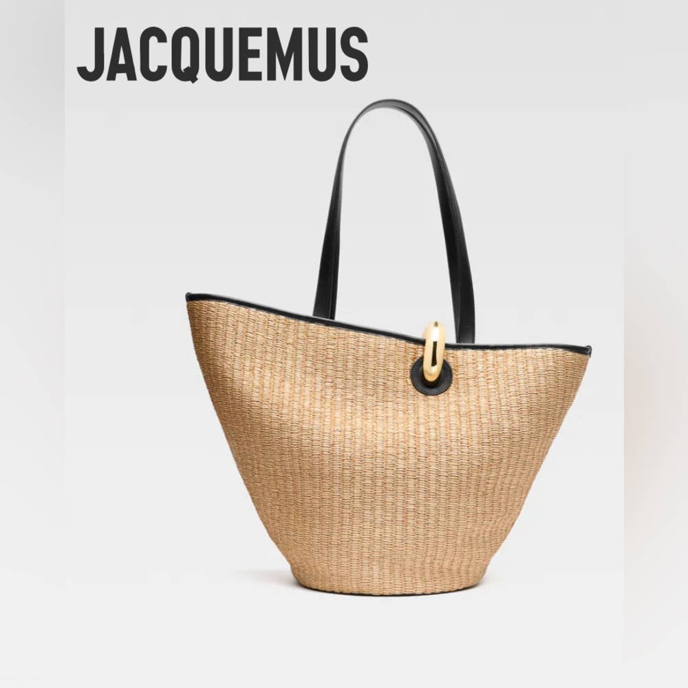 The Bambola
LA CROISIÈRE

Asymmetric bucket bag